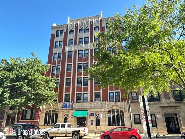 Building Photo - 535 W Belmont Ave
