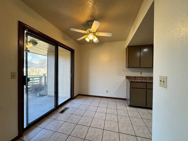 Building Photo - NW 7th Duplex