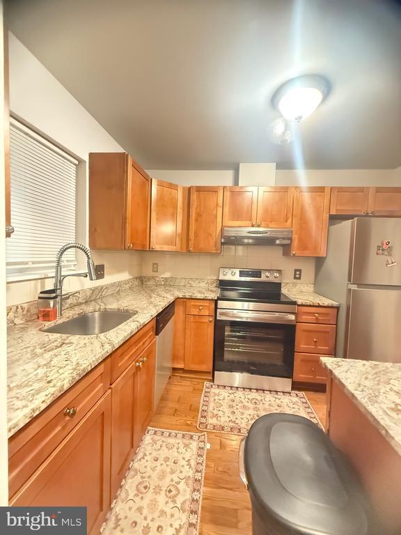 Foto del edificio - 2808 Lee Oaks Pl