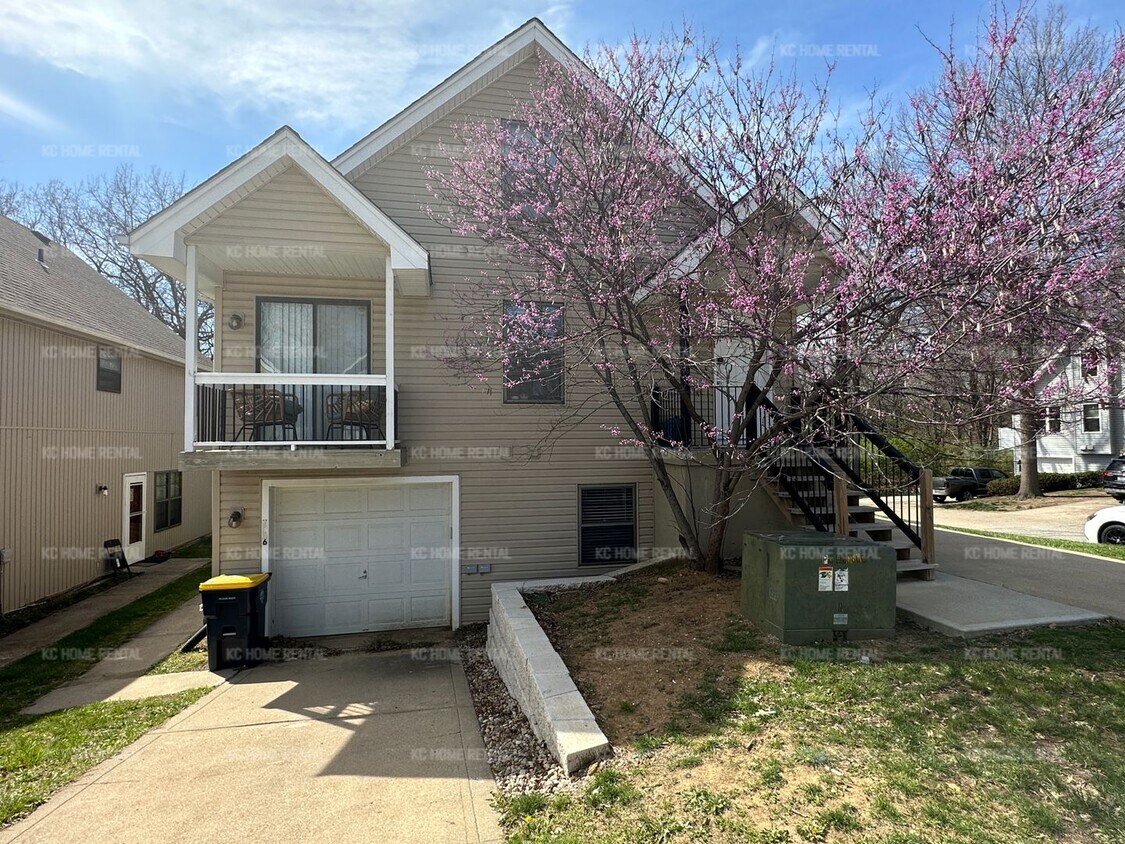 7816 N Camden Ave, Kansas City, MO 64151 Townhome Rentals in Kansas