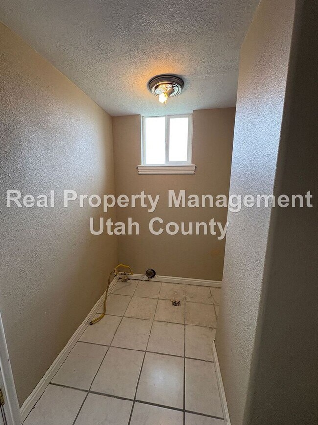 Foto del edificio - Large home in Pleasant Grove