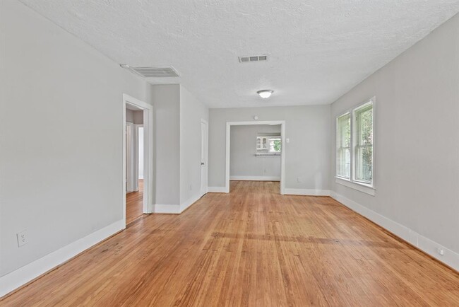 Building Photo - 418 Spooner St