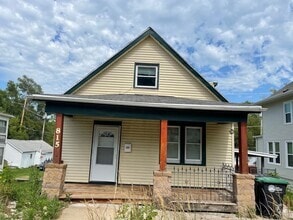 Building Photo - 815 S 50th St