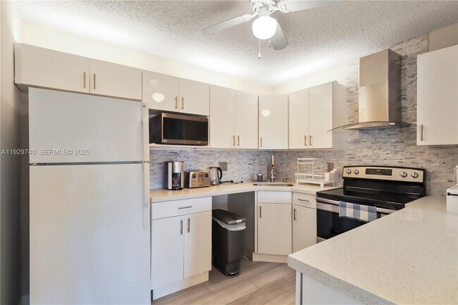 Foto del edificio - 313 Knotty Pine Cir