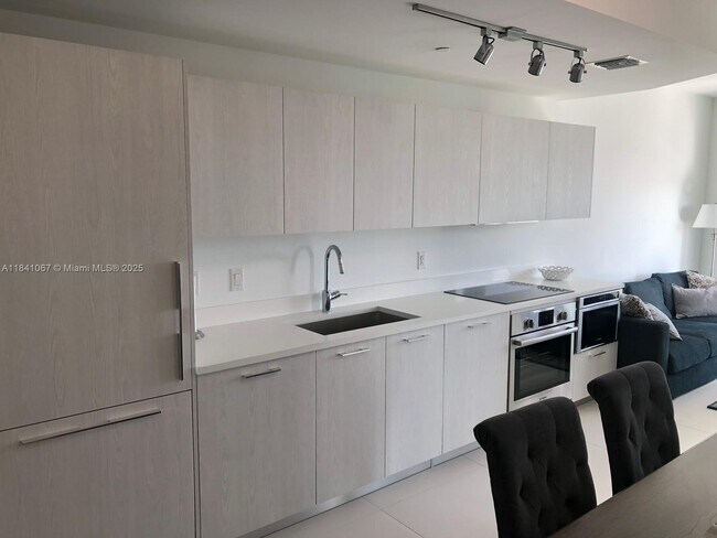 Foto del edificio - 501 NE 31st St