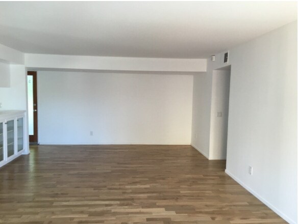 Living - 438 S Venice Blvd