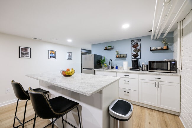 Building Photo - 7218 Monument Ave