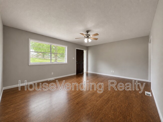 Foto del edificio - 2214 Highland Rd