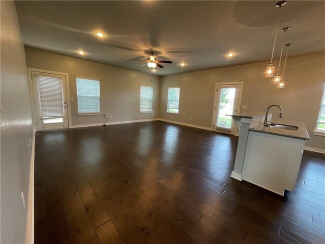 Building Photo - 3915 SW Peachwood Dr