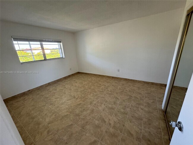 Foto del edificio - 2950 NE 201st Terrace