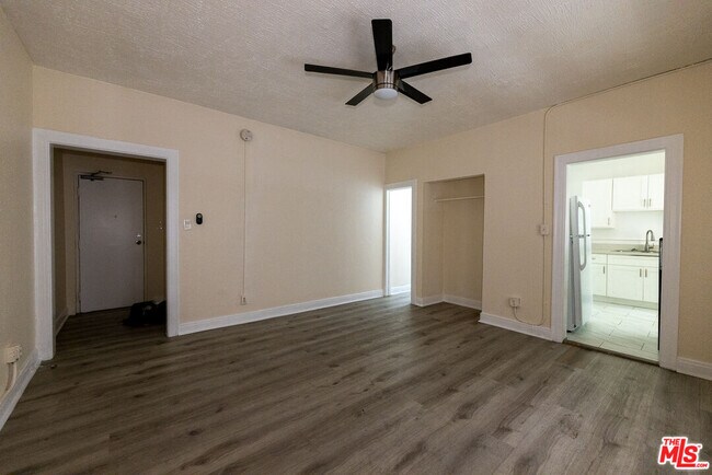 Building Photo - 661 Shatto Pl