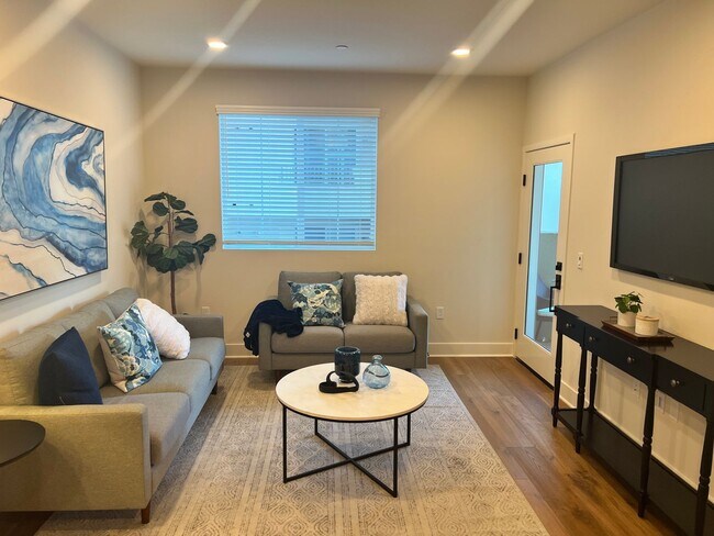 Foto del edificio - Brand New 2 bed 2 bath Townhome Rancho Palos Verdes