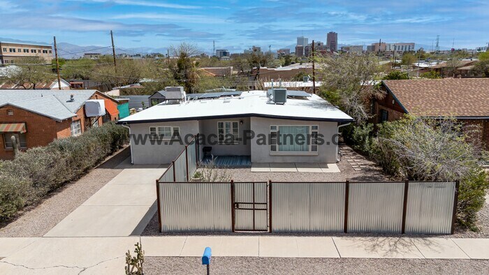 Foto principal - Two Bedroom Home with Guest House