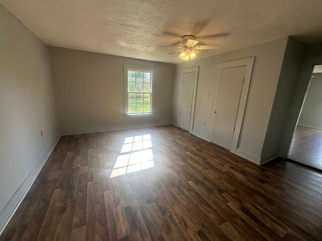 Foto del edificio - 3117 MCINTOSH ROAD