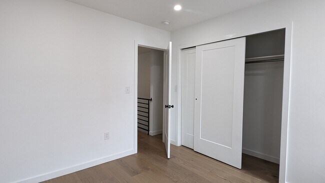 Foto del edificio - Newly Refinished West Kensington Home