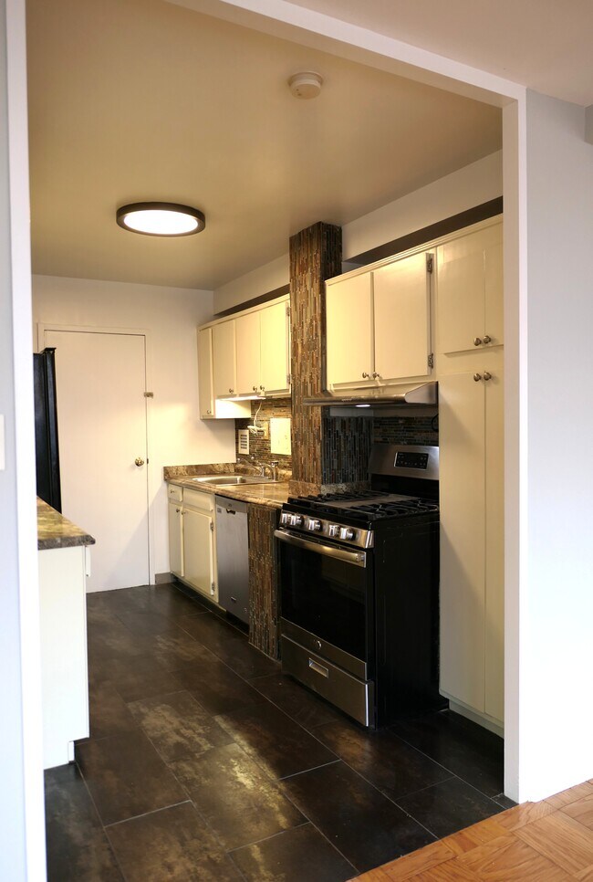 Foto del edificio - 6631 Wakefield Dr