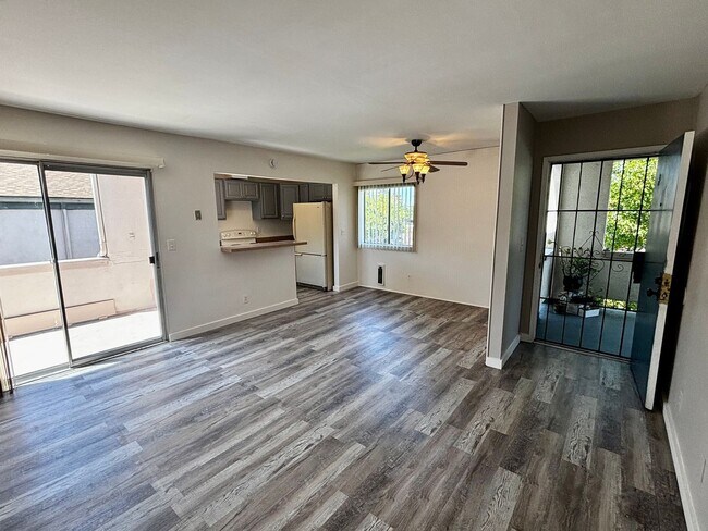 Foto del edificio - 1 Bed/1 Bath Condo With Bonus Room