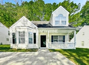 Building Photo - 606 Waynes Ct SE