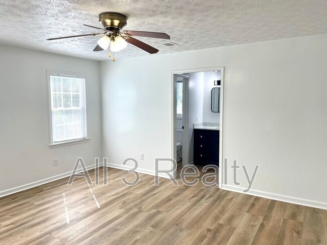 Foto del edificio - 165 Fieldstone Dr