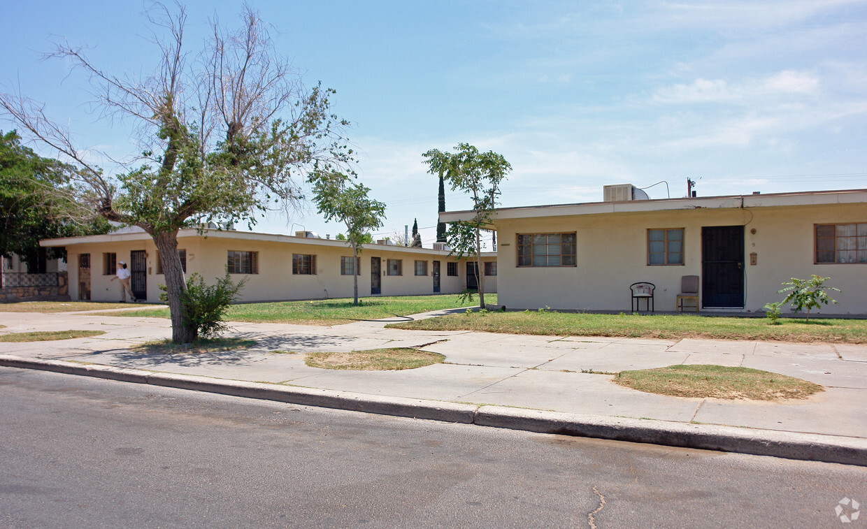 Building Photo - 3600 La Luz Ave