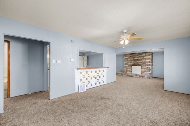 Foto del edificio - Spacious St. Ann Home with Large Detached ...
