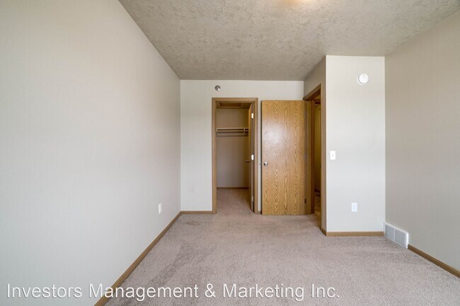Building Photo - 2102-2258 Landmark Cir