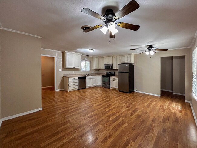 Building Photo - 1715 Crow St