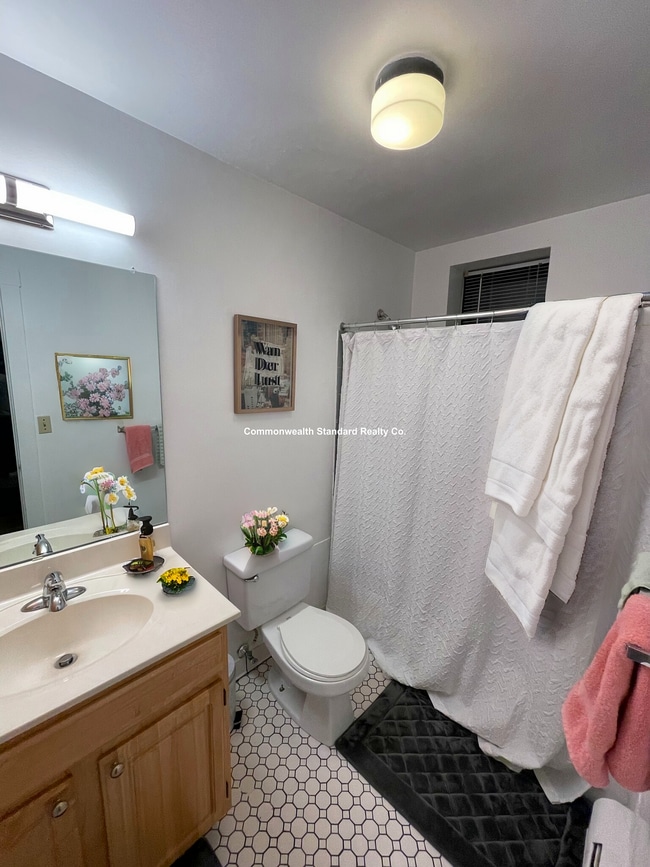 Building Photo - 833-835 Beacon St. Unit 302