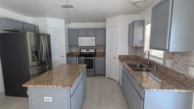 Building Photo - 1802 Emily Dr