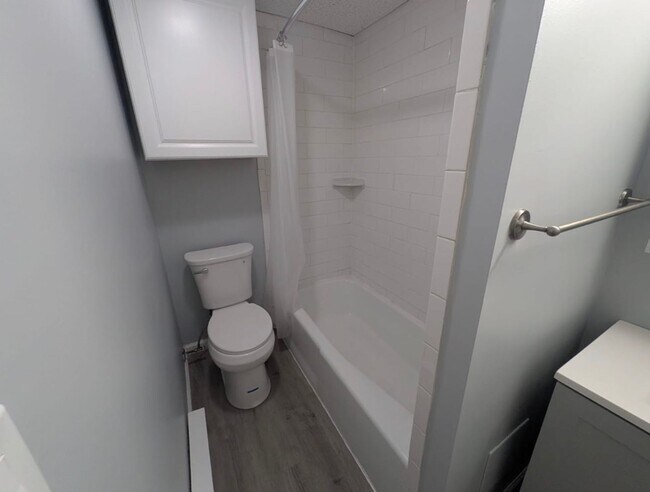 Foto del edificio - Live Comfortably in Troy – Renvated 1-Bedr...