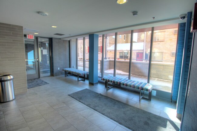 Foto del edificio - 229 W Lakelawn Pl