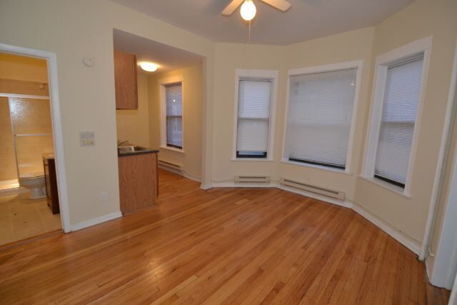 Foto del edificio - 917 W Waveland Ave