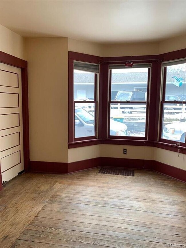 Photo - 116 W McKay St Apartment