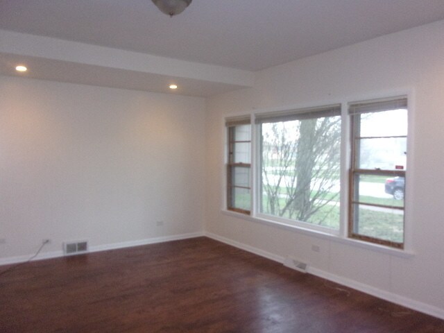 Building Photo - Oak Lawn 5 bedroom 2.1 bath