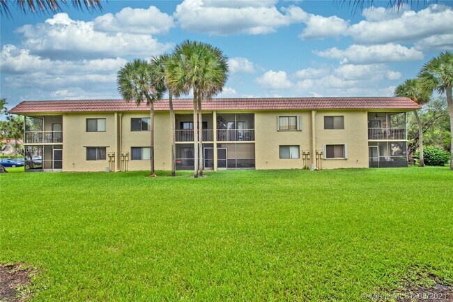 Foto del edificio - 357 Lakeview Dr