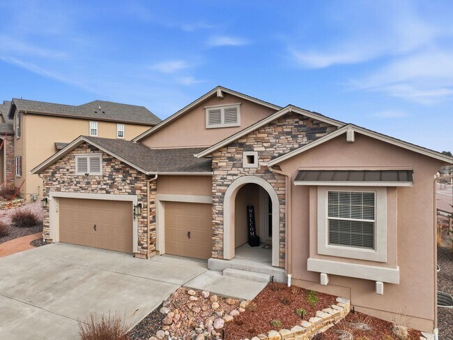 Foto del edificio - Stunning 5-Bedroom Rancher in Flying Horse!!