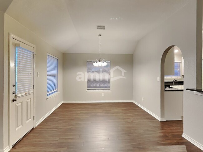 Foto del edificio - 5010 Chase Mountain Dr