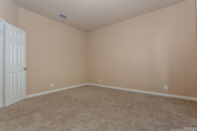 Building Photo - Spacious Stone Oak Beauty