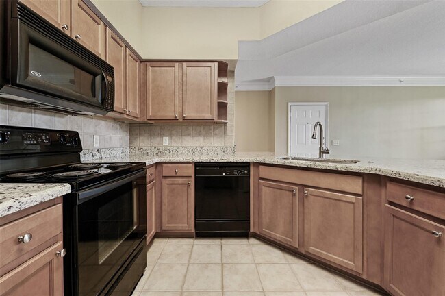 Building Photo - 9905 Baywinds Blvd