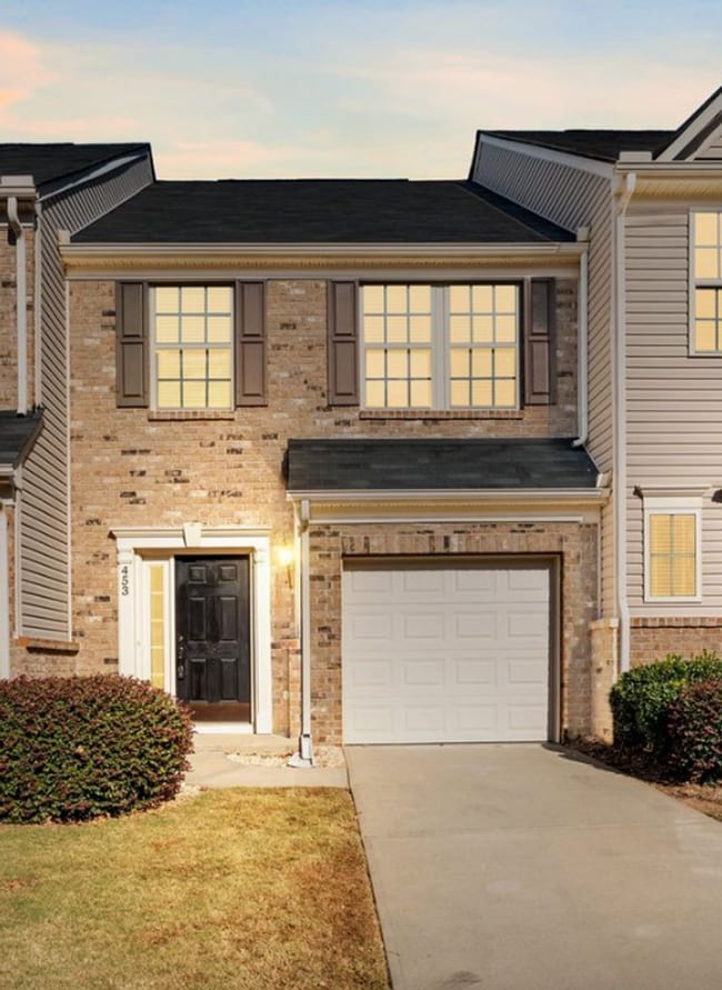 Photo - Beautiful 3 BR, 2.5 BA Townhome Easy Access to I-85 & I-385