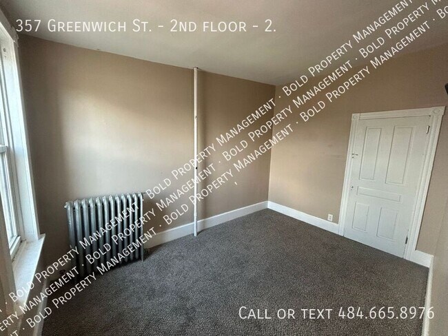 Foto del edificio - 357 W Greenwich St