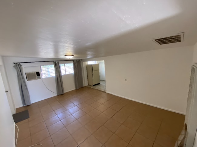 Building Photo - 3326 N Fontana Ave