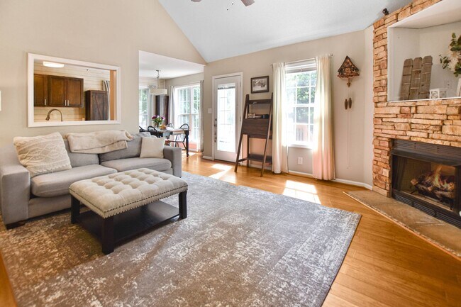 Building Photo - Pet Friendly Three Bedroom with Pool!
