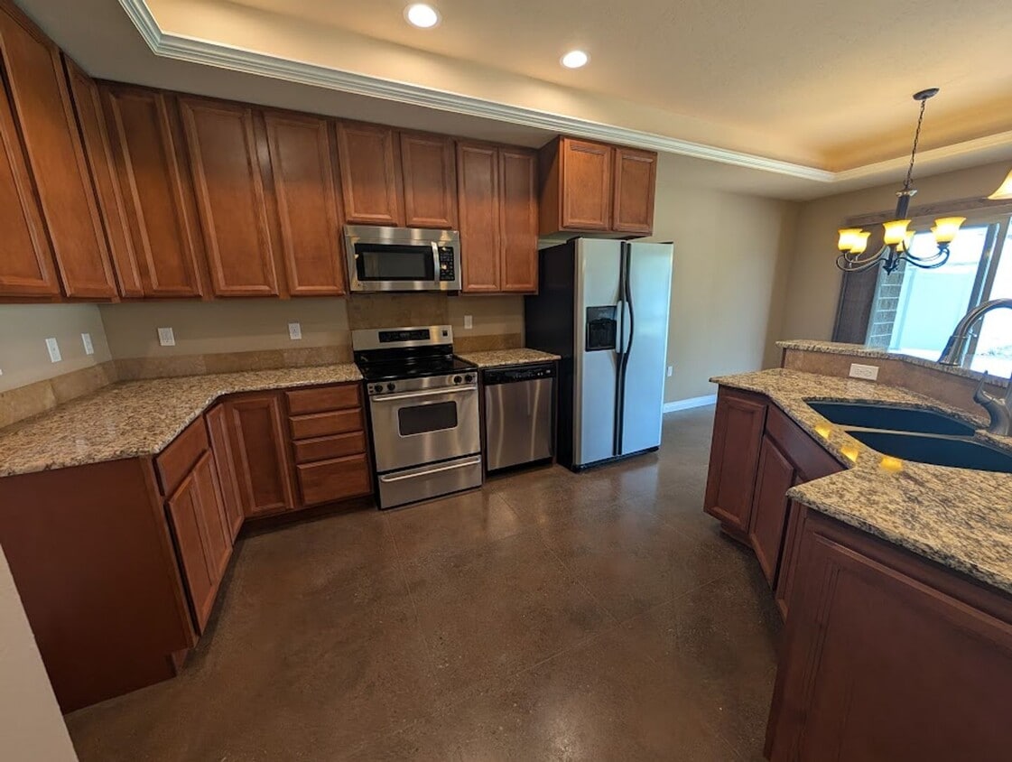 Foto principal - Gorgeous 3 Bed 2 Bath Clarkston Townhouse ...