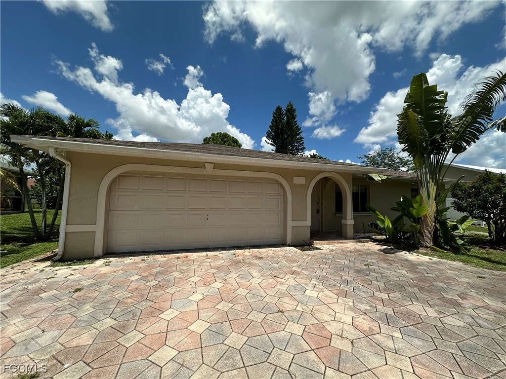 Primary Photo - 9053 Irving Rd