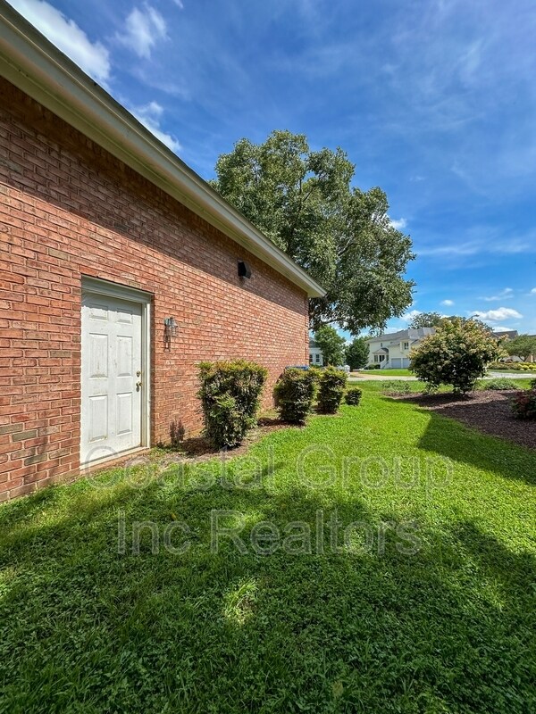 Foto del edificio - 1661 Spring House Trail