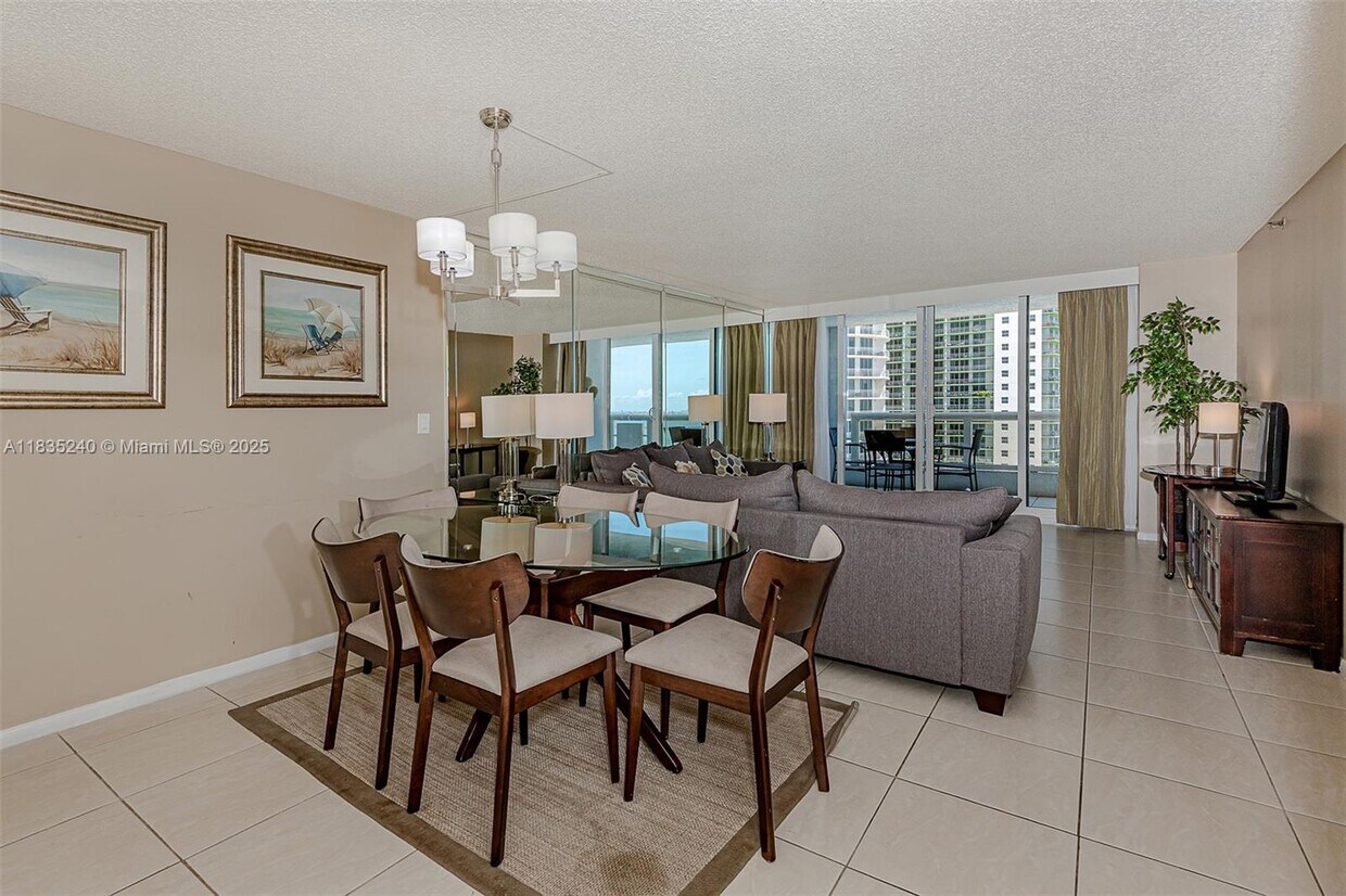 Primary Photo - 1717 N Bayshore Dr