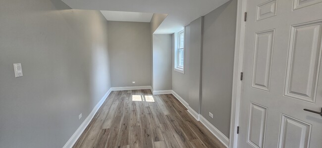 Building Photo - 3921 N Francisco Ave