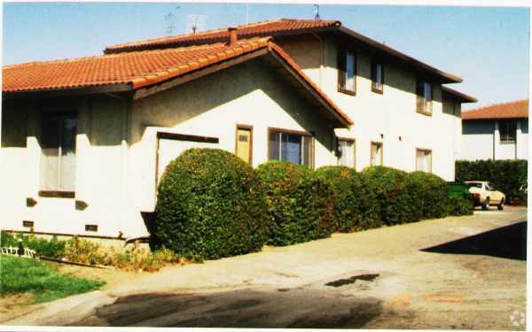 Building Photo - 1512 Moorpark Ave