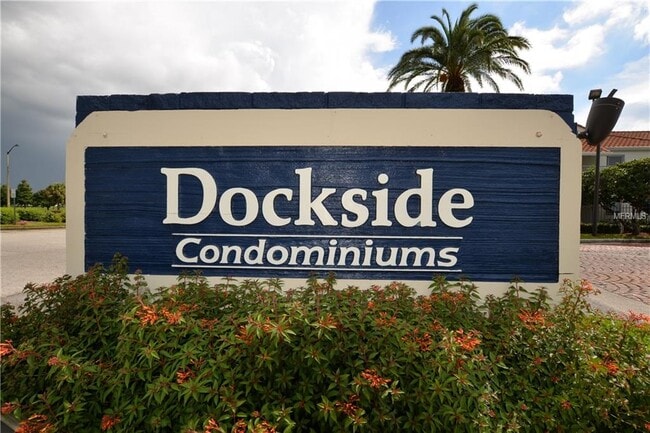 Dockside - 2556 Woodgate Blvd